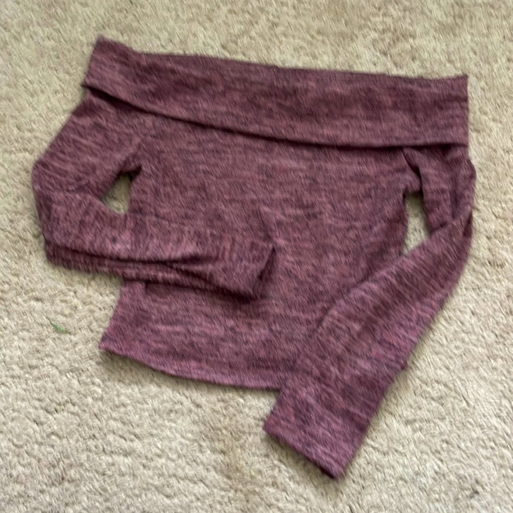 Off shoulders thin sweater material